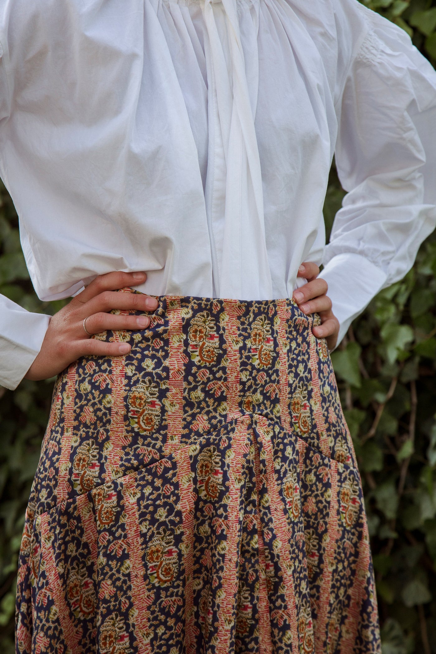 ZOISITE NAVY SKIRT